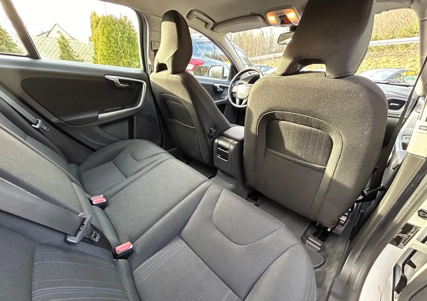 Volvo V60 cena 37900 przebieg: 237000, rok produkcji 2013 z Mrągowo małe 596